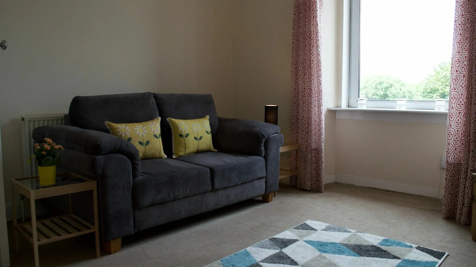 1 Bedroom Flat 15 Minutes From Edinburgh City Centre 0*,  United Kingdom